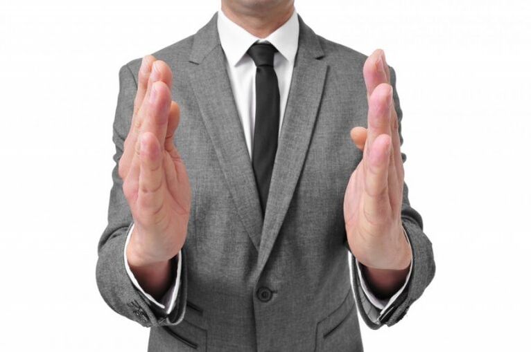 一个男人想要增加他的阴茎的大小